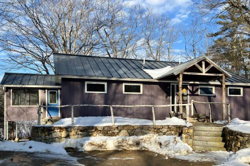The Blue Door Cabin — 4-Star Luxury Hotel in Moultonborough, United States