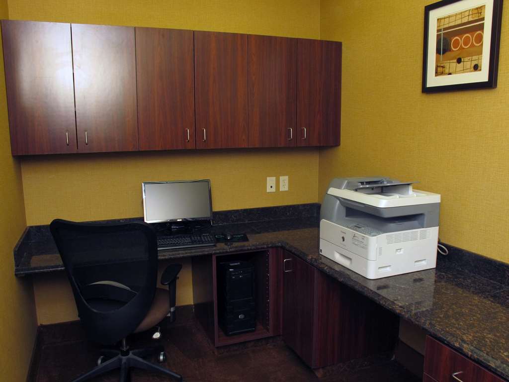 La Quinta Inn & Suites by Wyndham Bismarck - photo 47