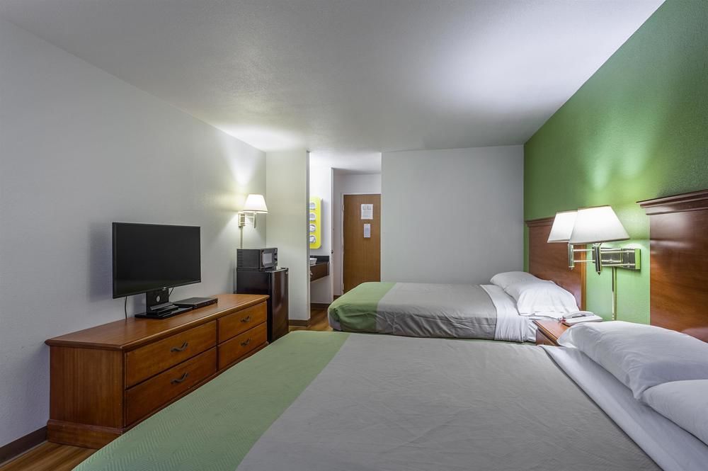 Motel 6 - photo 37