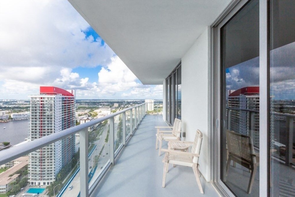 Hyde Beach House Luxury resort 3 Bedroom Condo by RedAwning - photo 43