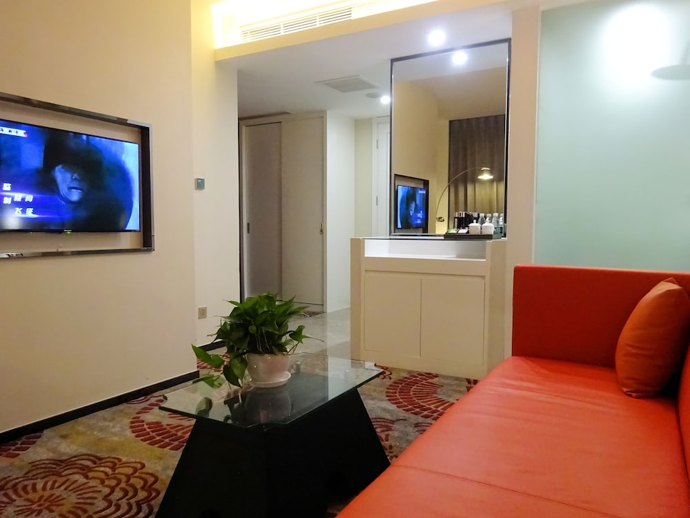 Holiday Villa Hotel & Residence — 4-Star Luxury Hotel in Shanghai, People's Republic of China