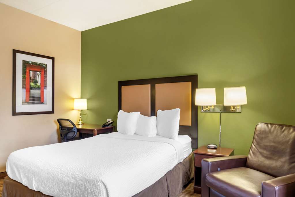 MainStay Suites Chicago Hillside - photo 13