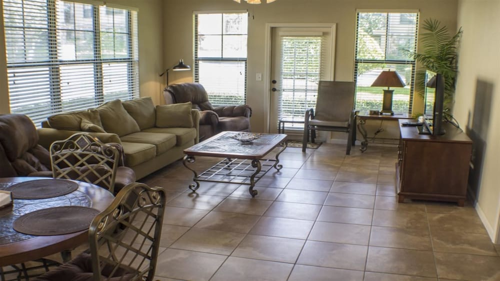 Ip60507 Bella Piazza Resort 3 Bed 3 Baths Condo - photo 2