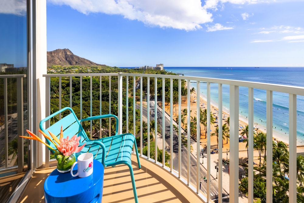 The Twin Fin Hotel - photo 40