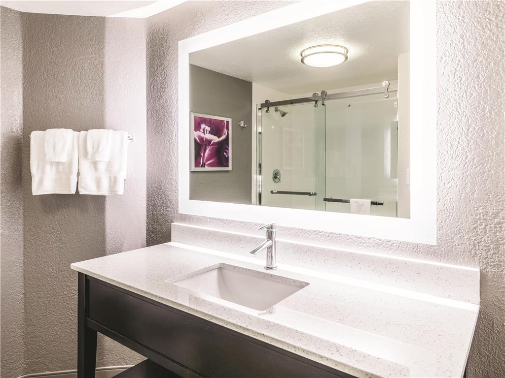 La Quinta Inn & Suites by Wyndham Austin Airport - photo 36