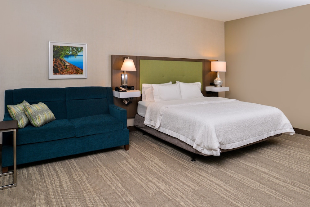Hampton Inn Omaha Airport - photo 13