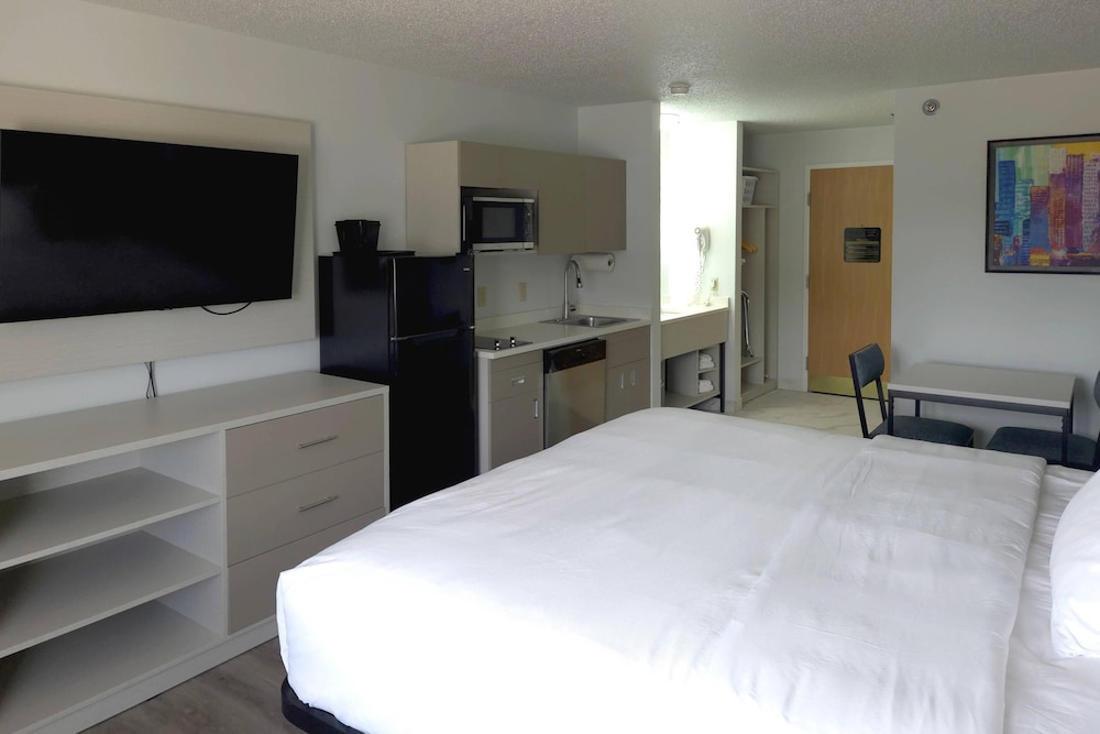MainStay Suites LeClaire Quad Cities - photo 12