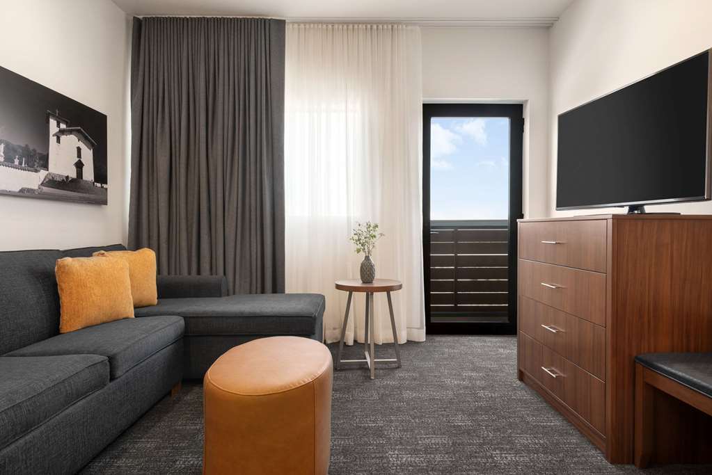 La Quinta Inn & Suites by Wyndham San Luis Obispo Downtown - photo 42