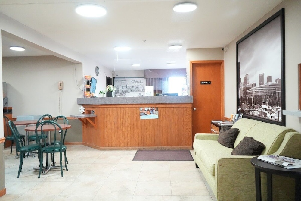 Watseka 24 Inn & Suites - photo 41