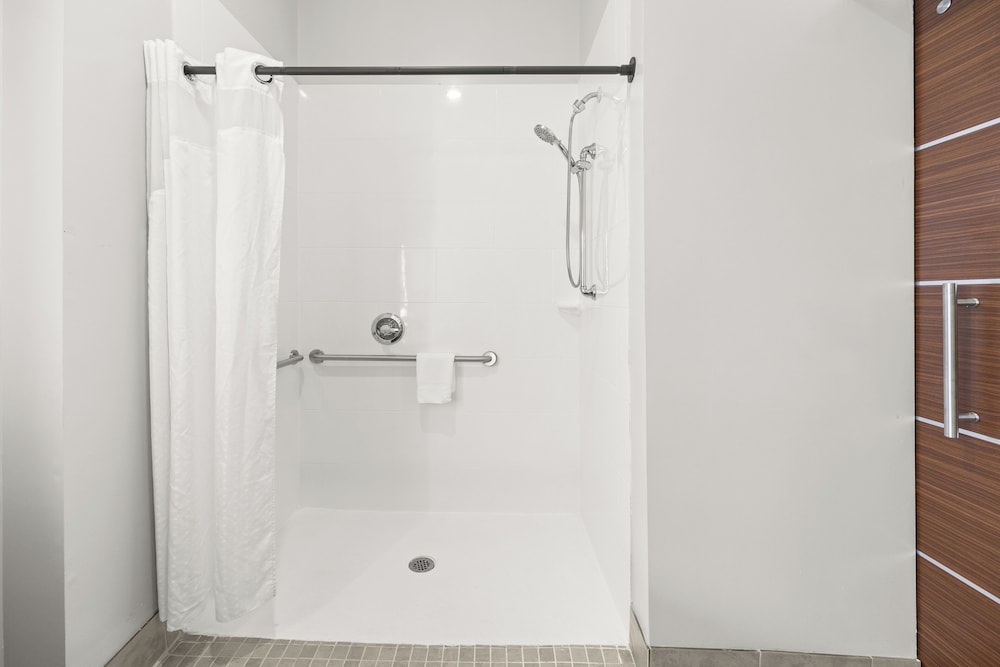 Holiday Inn Express Asheville Woodfin by IHG - photo 26