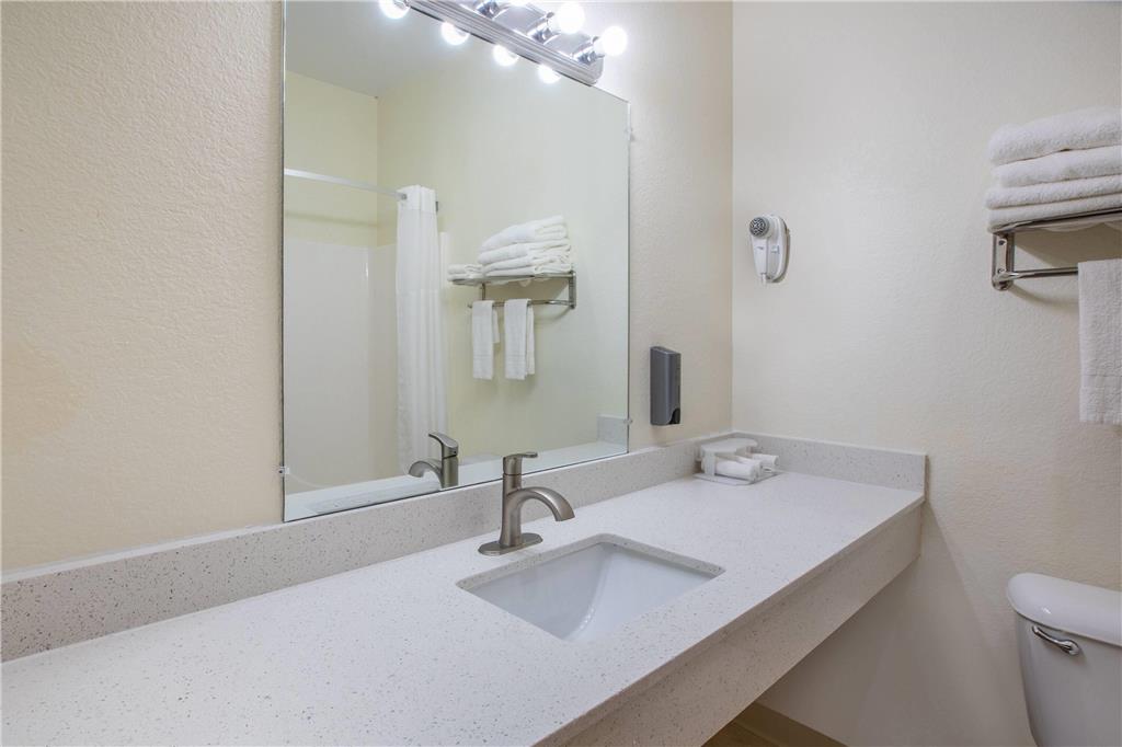 Days Inn by Wyndham Mackinaw City Bridgeview Area - photo 18