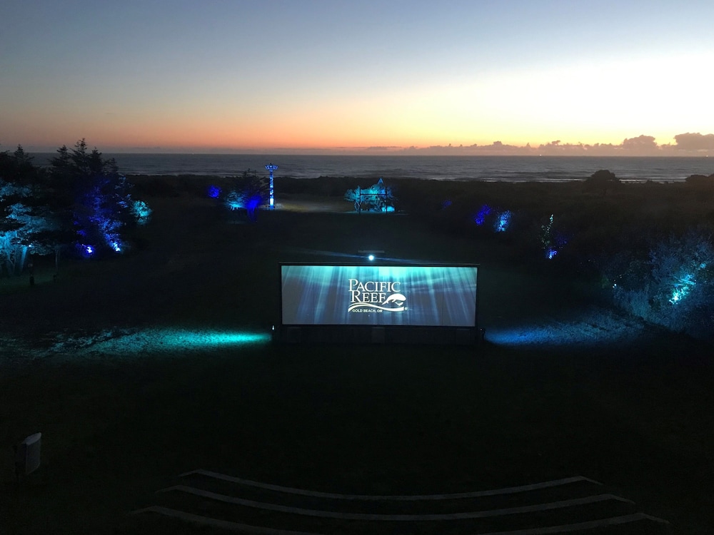 Pacific Reef Hotel & Light Show - photo 73