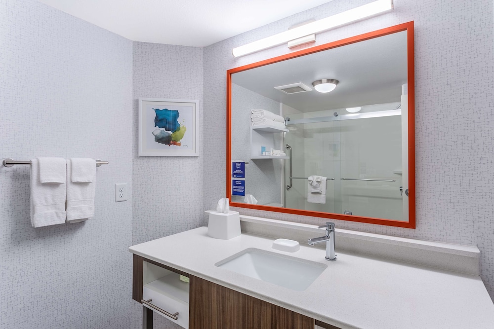 Hampton Inn Sioux Falls - photo 27