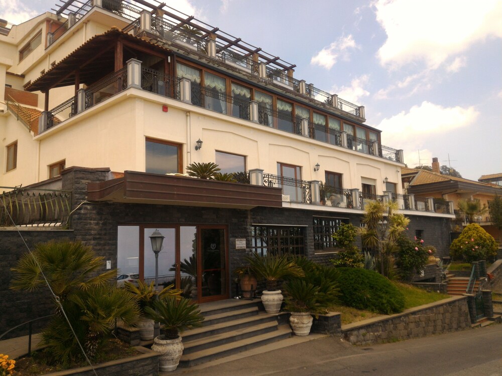Hotel Primavera dell'Etna — hotel in Zafferana Etnea