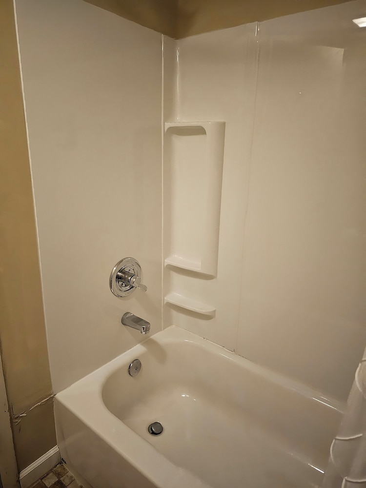 Travelodge by Wyndham Mackinaw City - photo 9