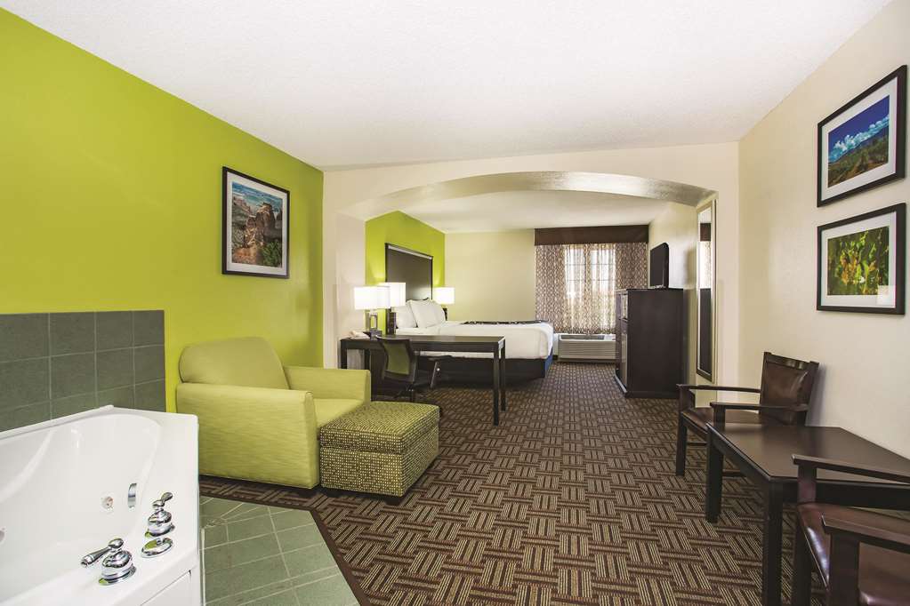 La Quinta Inn & Suites by Wyndham Fruita - photo 22