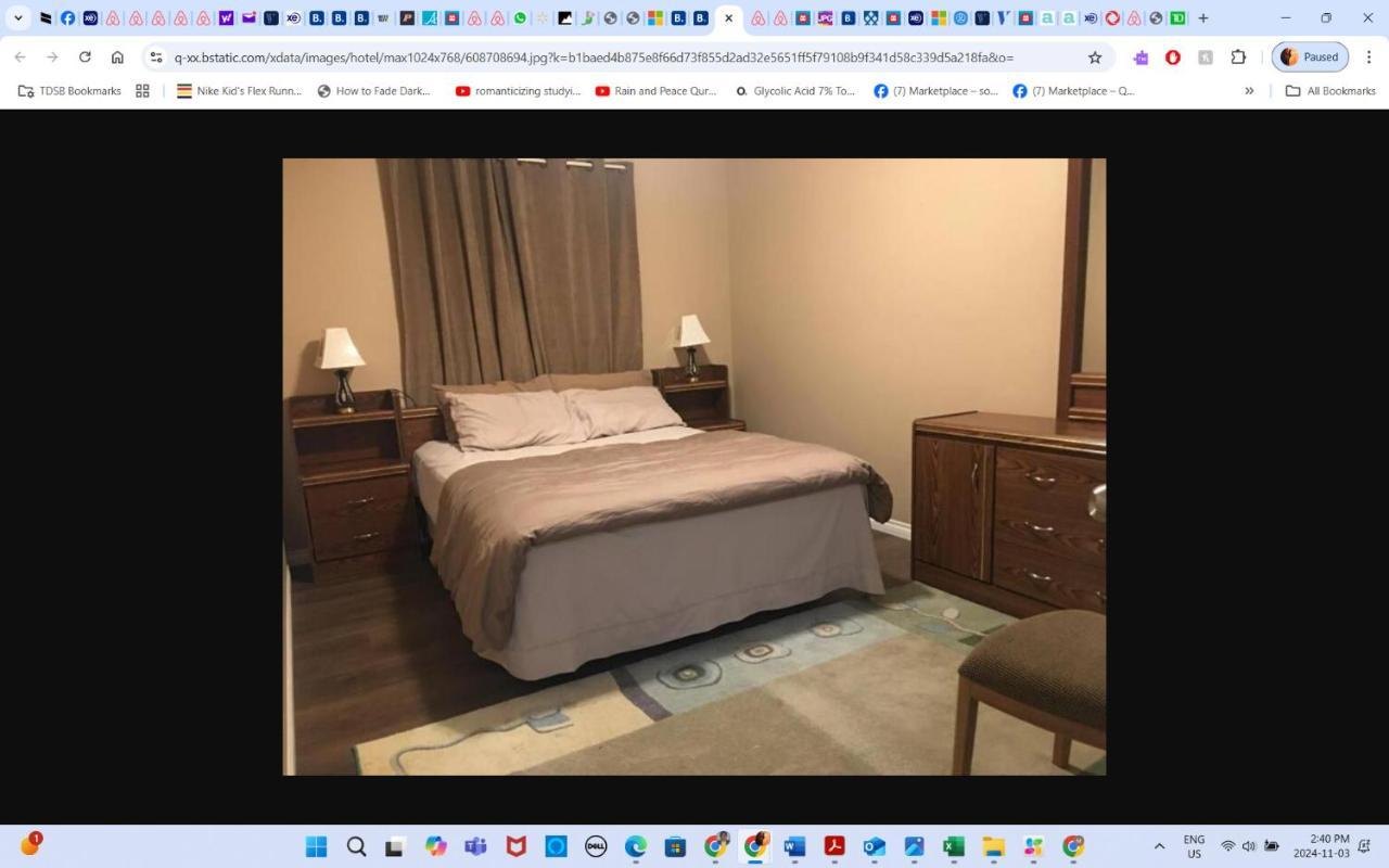 Room # 2 sleep 4 Arrangement in Edmonton, Canada