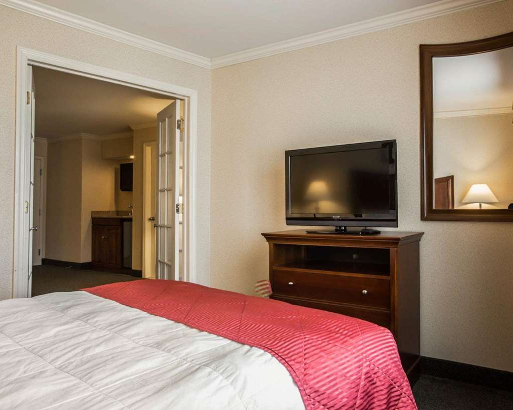 Clarion Inn & Suites at the Outlets of Lake George - photo 20