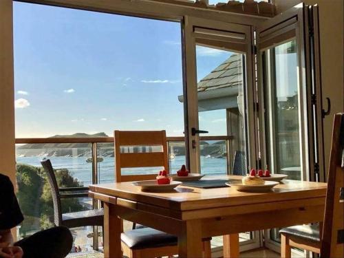 Porth Sands Beachfront Apartment — 4-Star Luxury Hotel in Newquay, United Kingdom