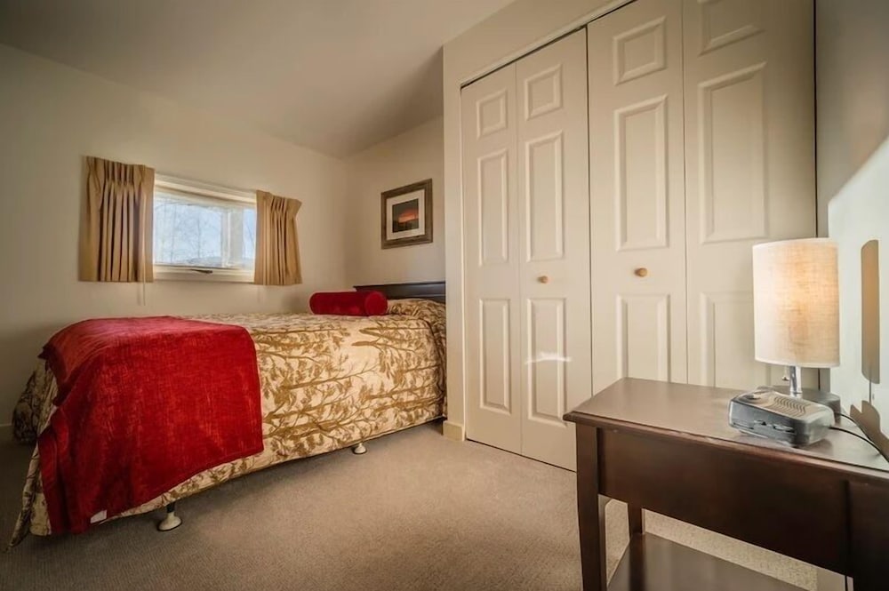 Sun & Ski Inn And Suites - photo 48