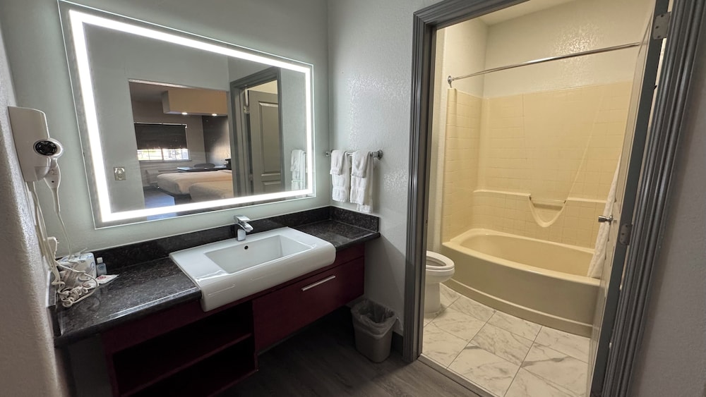 Sunbridge Inn and Suites - photo 20