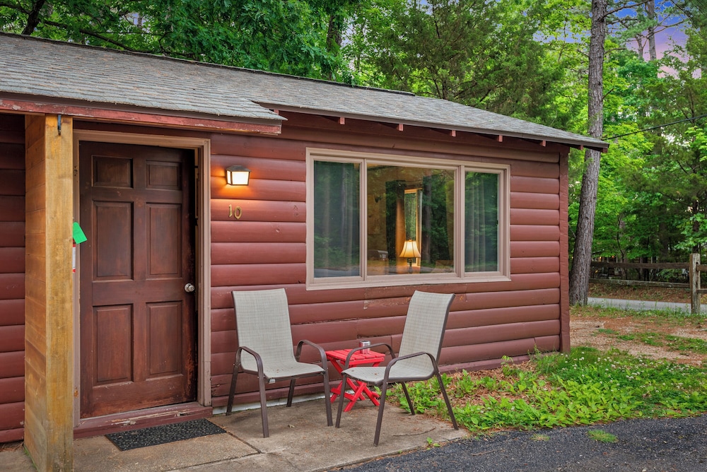 Tall Pines Inn - photo 100