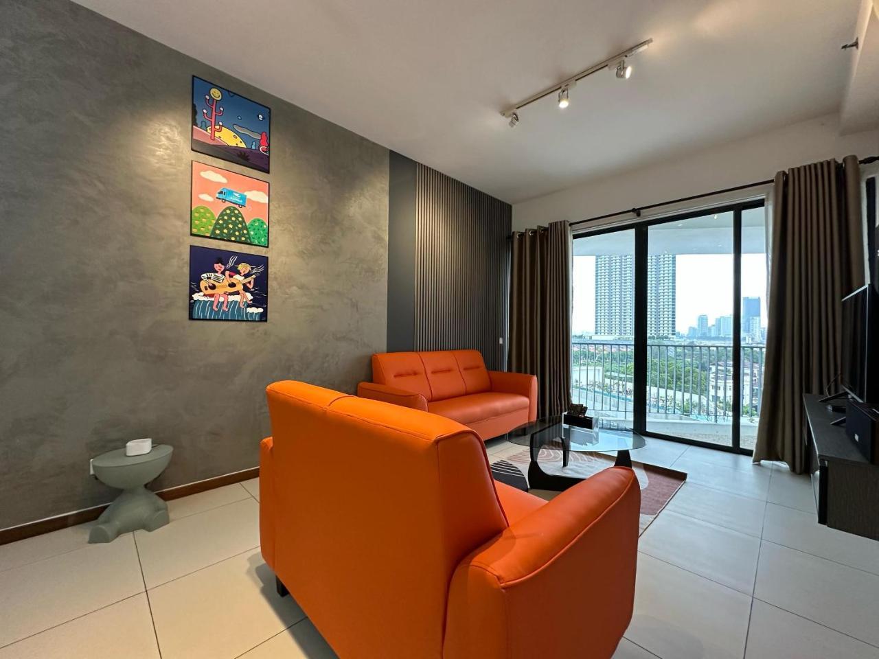 NEW 4Queen Bed 3 Room 2CP near Gurney with tvbox and KTV Set — 4-Star Luxury Hotel in Tanjung Tokong, Malaysia