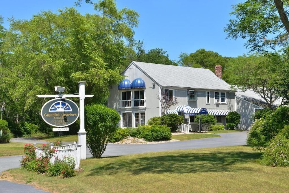 Captains Quarters Motel & Conference Center - photo 2