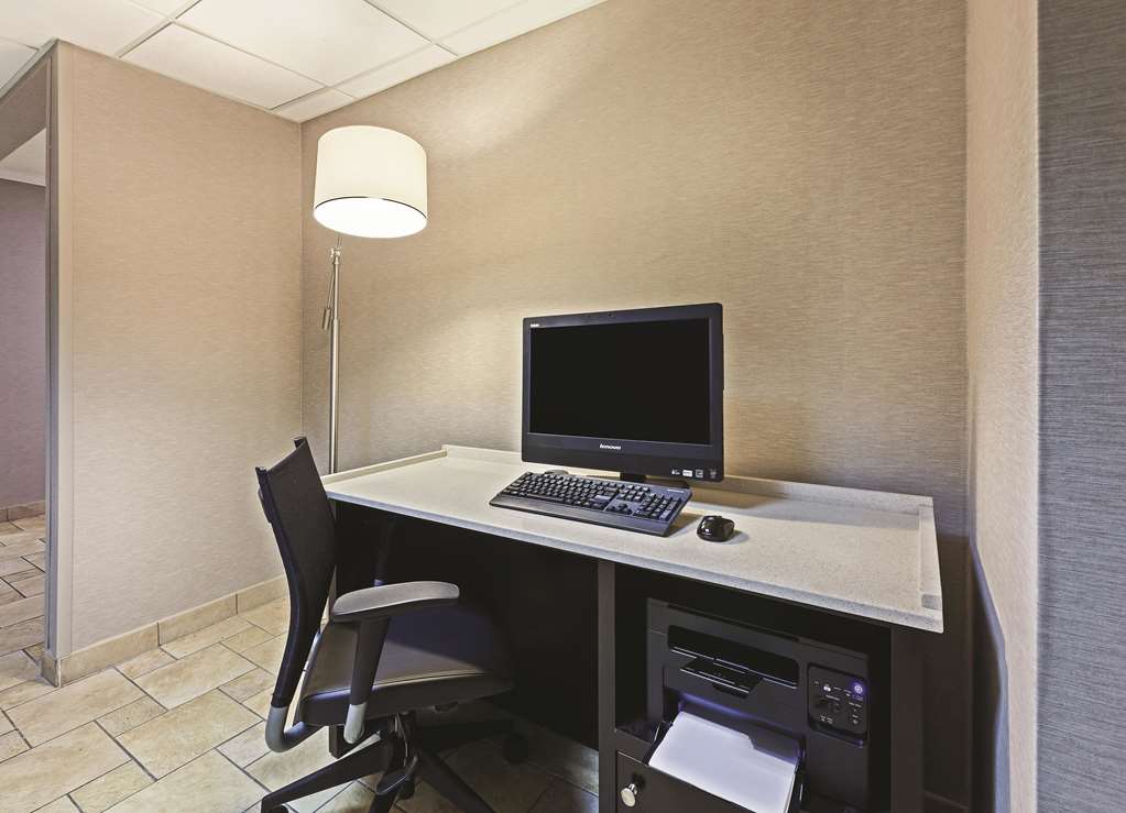 La Quinta Inn & Suites by Wyndham N Little Rock McCain Mall - photo 44