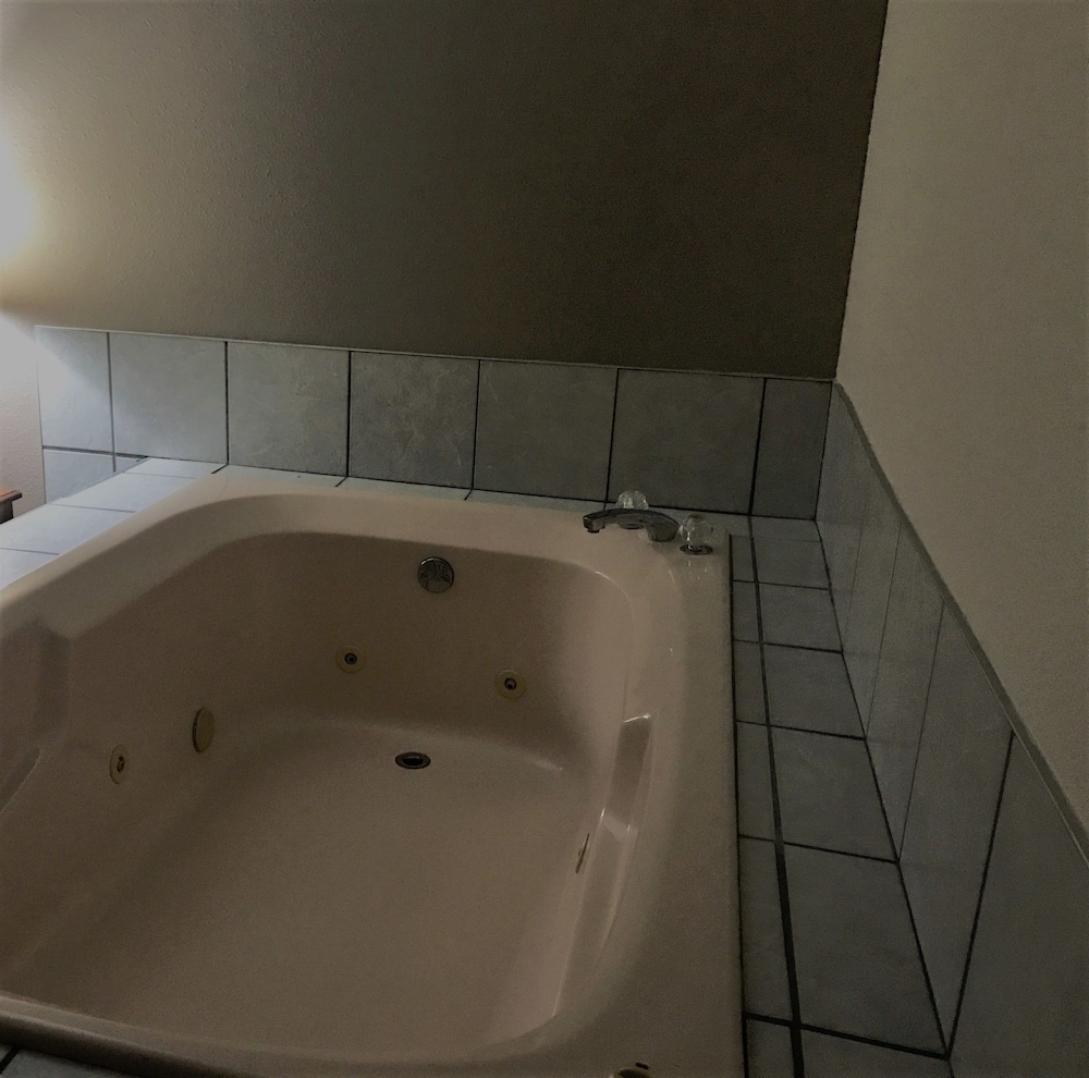 Travelodge by Wyndham Houghton Lake - photo 14