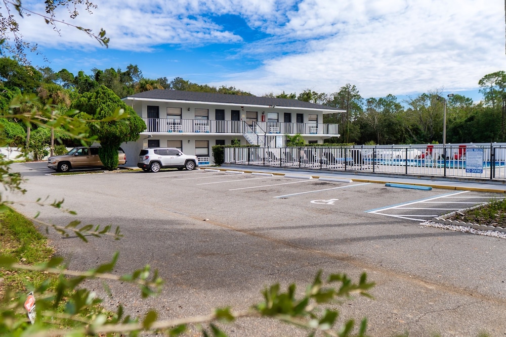 Sunshine Inn - photo 34