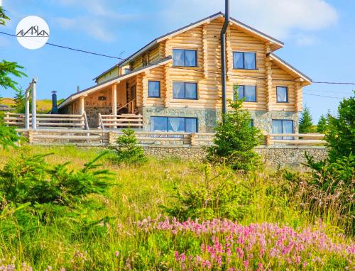 Cabana Alaska in Novaci, Romania