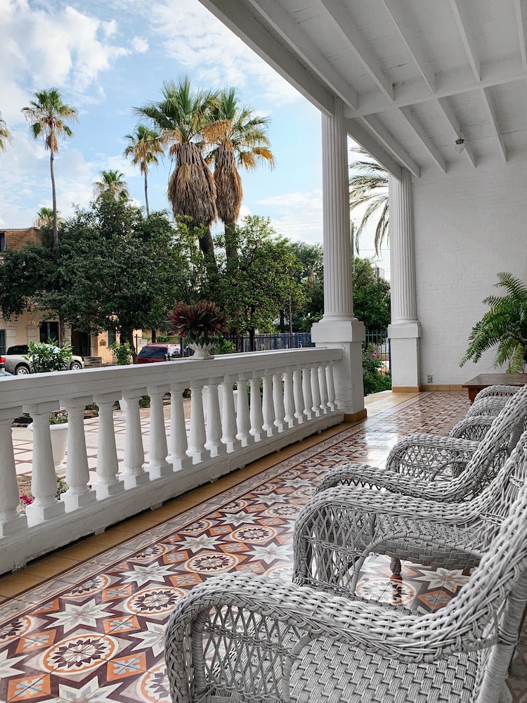 Laredo Mansion - photo 14