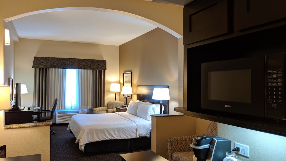 Holiday Inn Express & Suites Clinton by IHG - photo 6