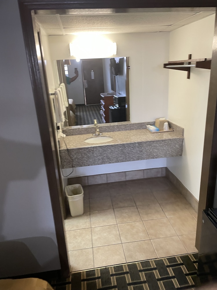 Bedford Inn - photo 12