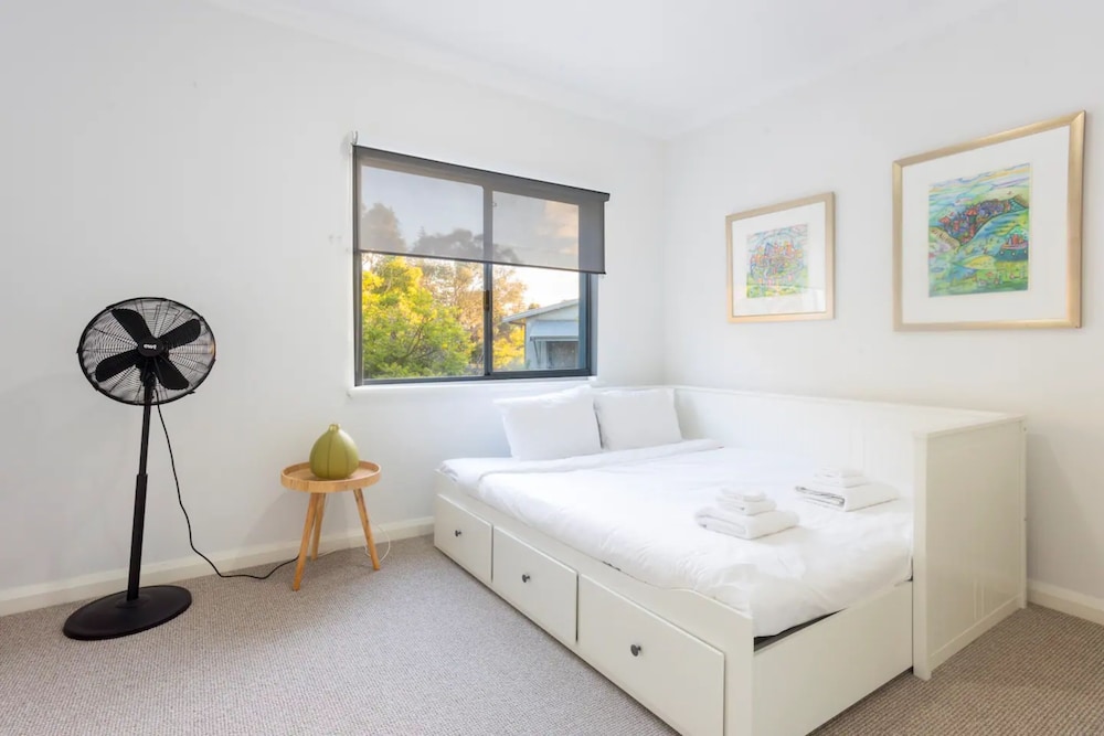 Lovely Shenton Park Townhouse — 4-Star Luxury Hotel in Shenton Park, Australia