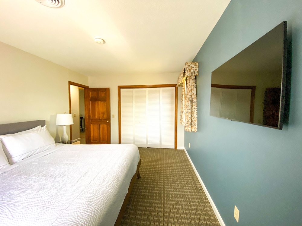 The Central Downtown Inn & Suites - photo 9