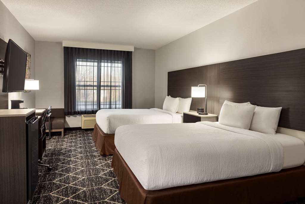 La Quinta Inn & Suites by Wyndham Lake George - photo 21