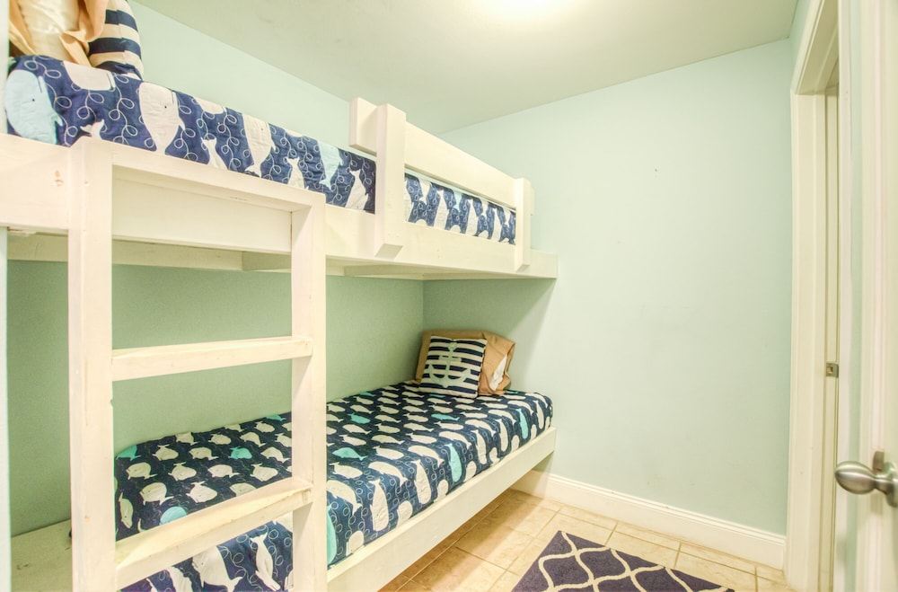 Laketown Wharf Resort by Aneliya's Rentals - photo 198