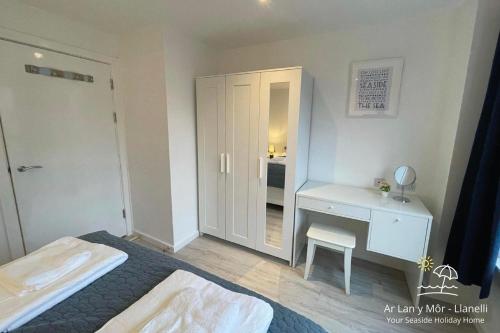 Ar Lan Y Mor Stunning 2 bed coastal apartment — Llanelli — photo 3
