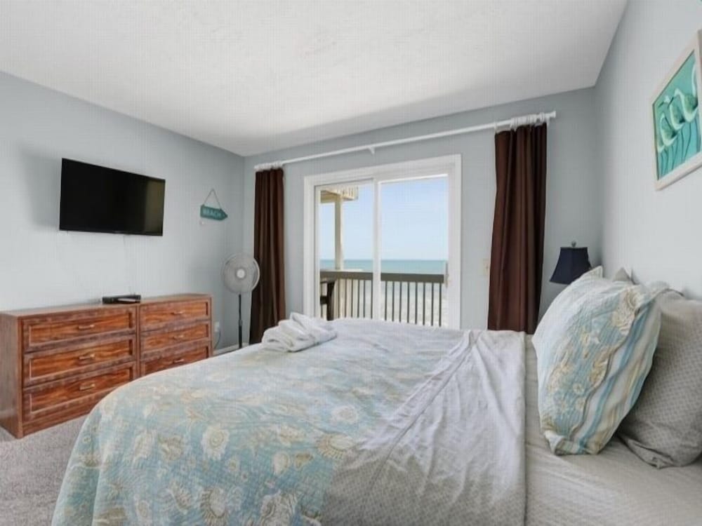 Beach Blanket Spacious Condo With Private Beach Access And Resort Amenities 3 Bedroom Condo by RedAwning - photo 6