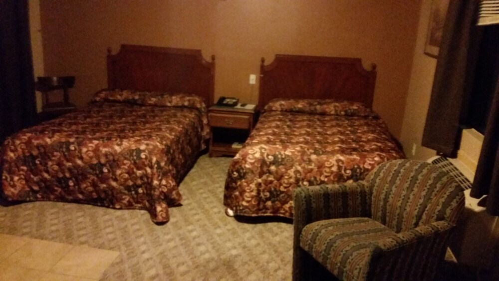 Lakeview Inn & Suites - photo 16