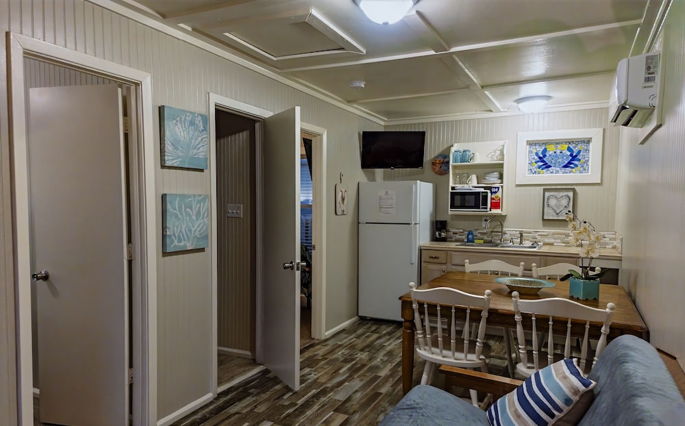 Blue Dolphin Inn and Cottages - photo 30