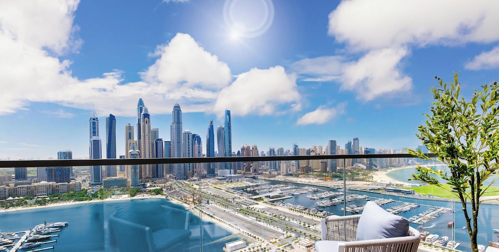 LUX The Marina Vista Beachfront Suite 2 — 4-Star Luxury Hotel in Dubai, United Arab Emirates