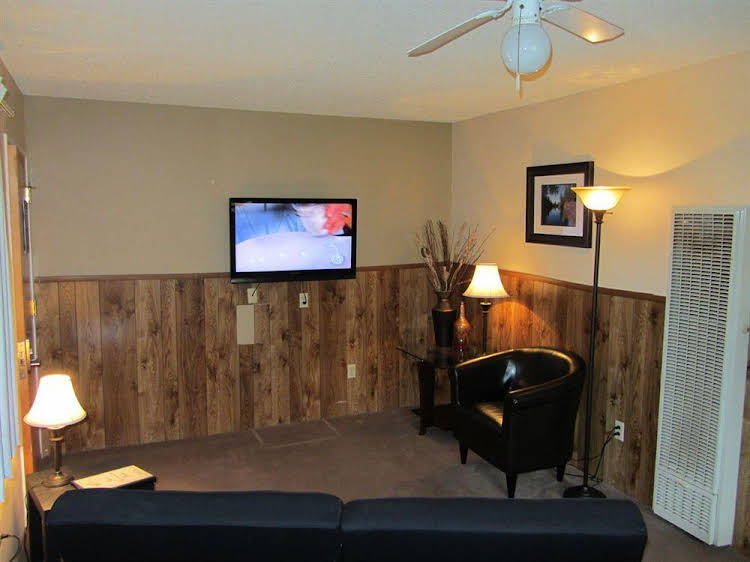 Pine Woods Resort - photo 3