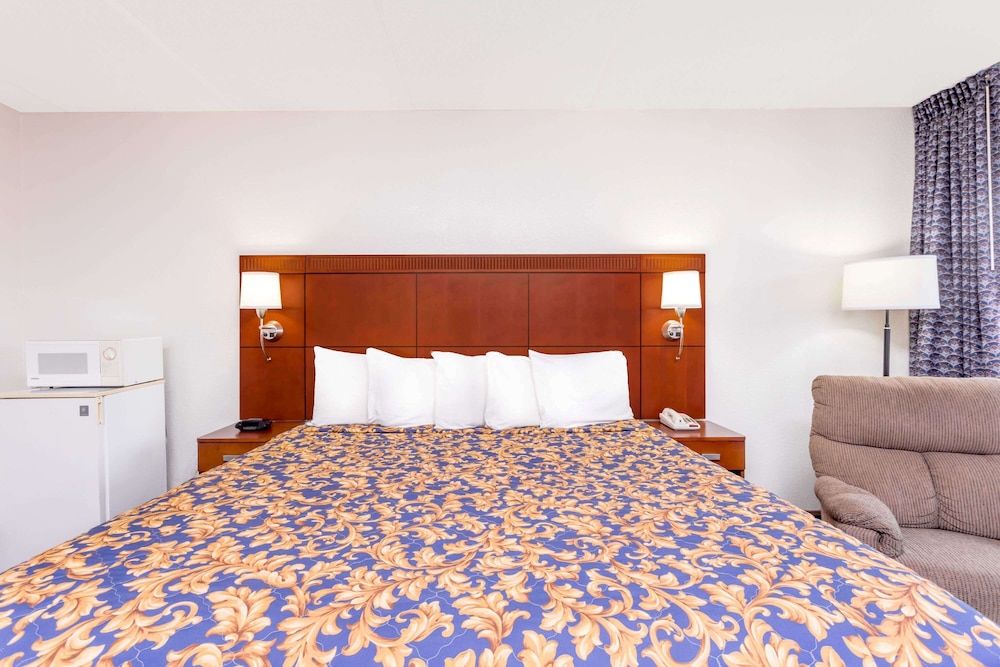 Howard Johnson by Wyndham Perry GA - photo 10