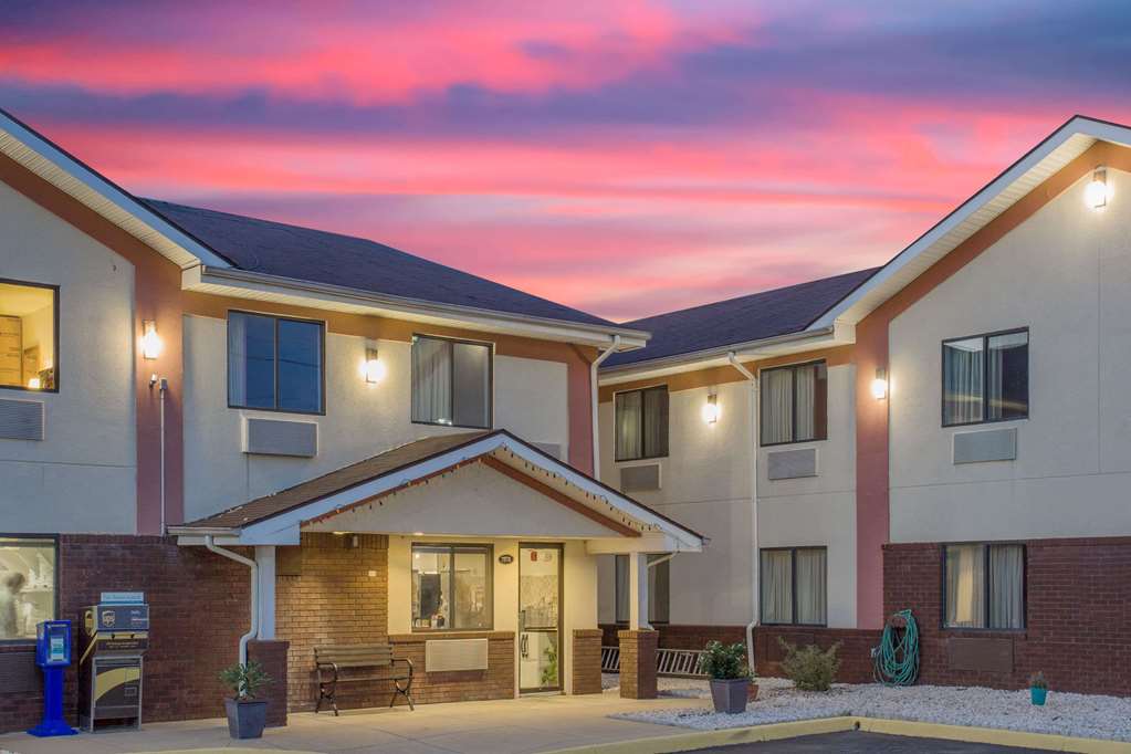 Super 8 by Wyndham Appomattox VA - featured photo