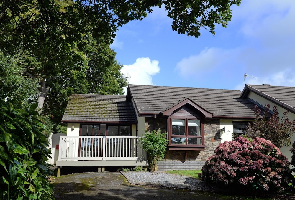 Valley Retreat Peaceful Location Walk to Beach Parking in Saundersfoot, United Kingdom
