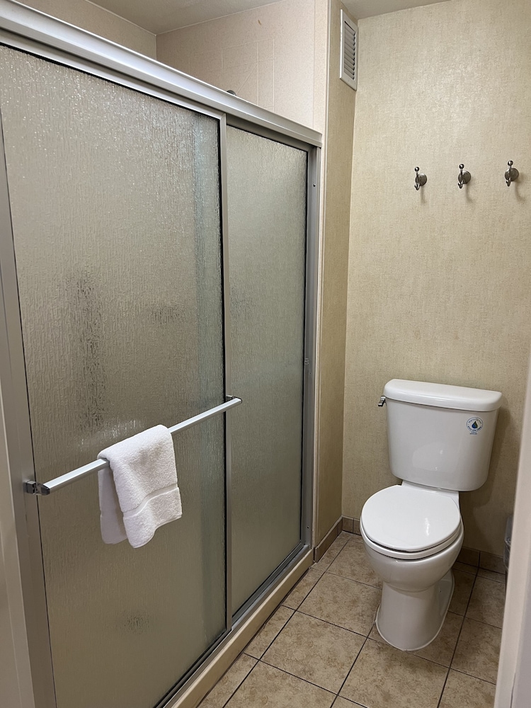 Hampton Inn & Suites Barstow - photo 43
