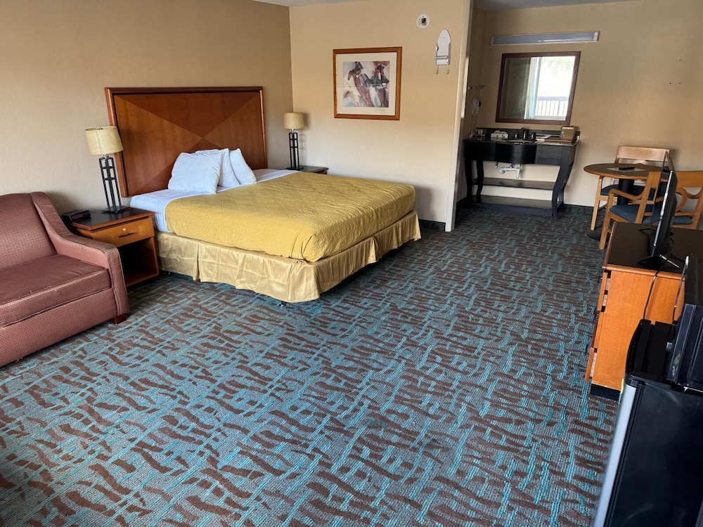 OYO Hotel Harriman near I 40 - photo 5